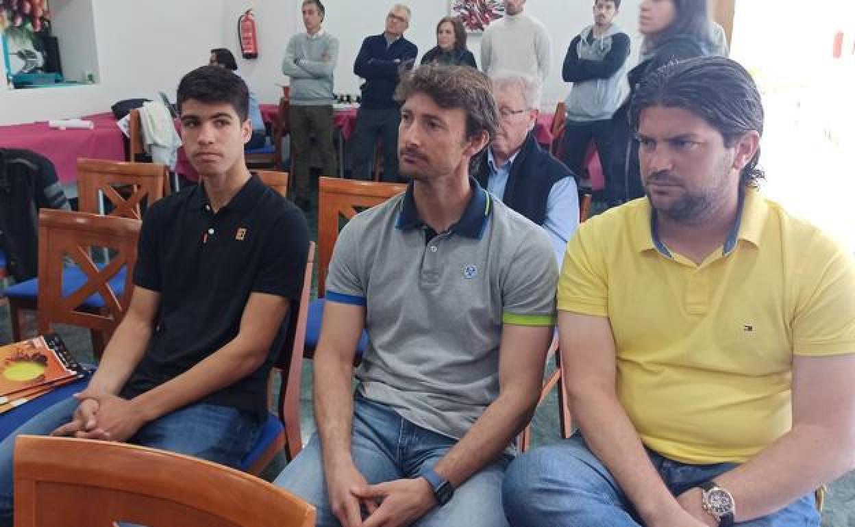 Los tenistas Carlos Alcaraz y Juan Carlos Ferrero en la presentación del II Torneo Internacional de Tenis Club de Campo de Murcia 