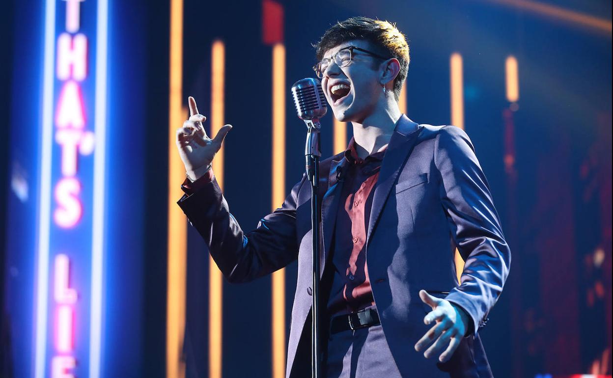 Flavio durante la actuación de la gala 6 de Operación Triunfo.