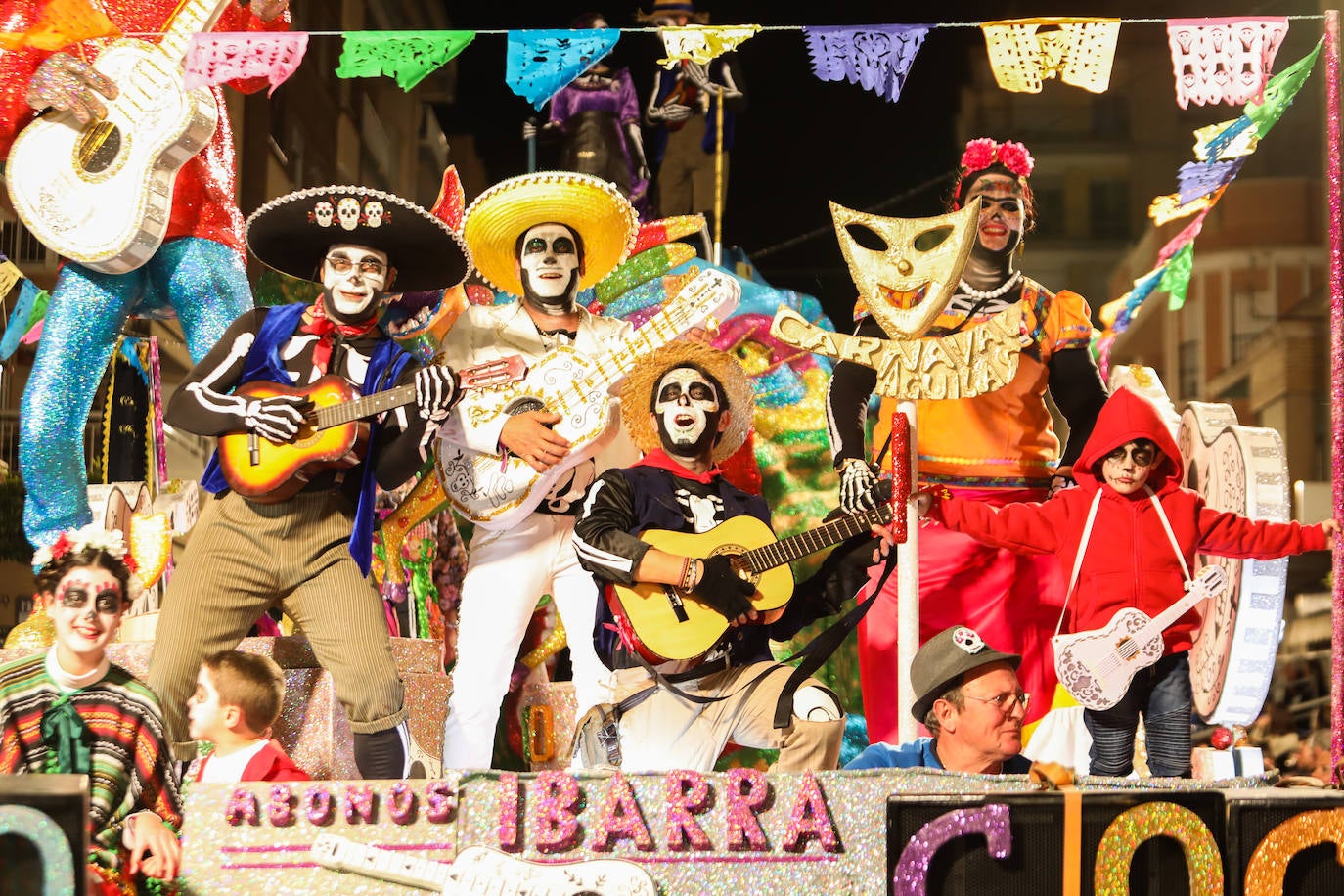 Fotos: Águilas se llena de color en el segunda gran desfile del Carnaval