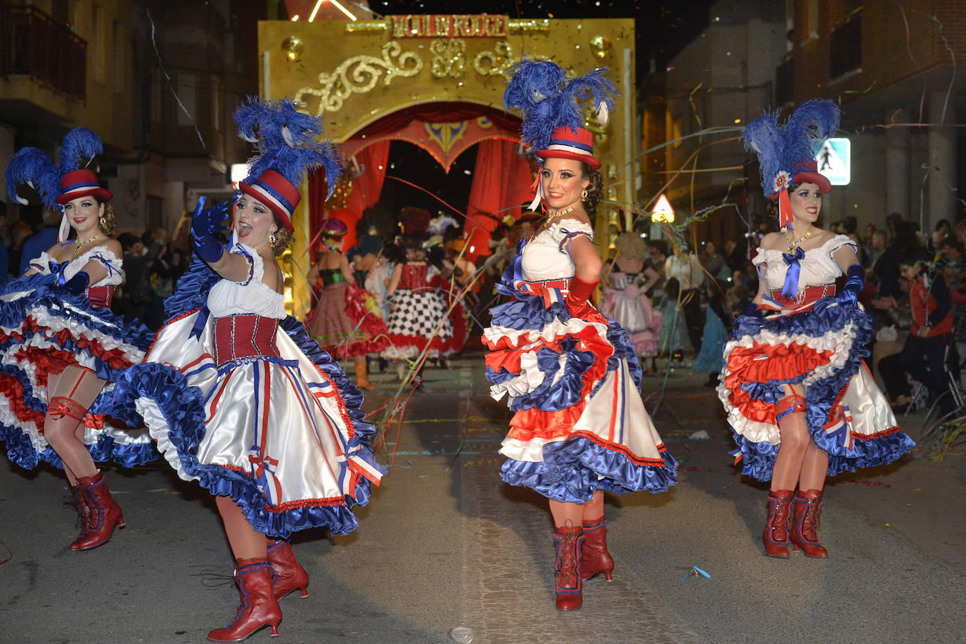 Fotos: Plumas, lentejuelas y sátira en el desfile más importante del Carnaval de Cabezo de Torres