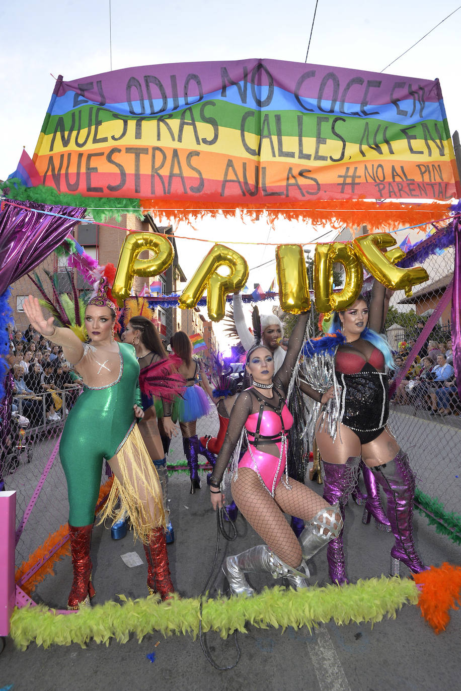 Fotos: Plumas, lentejuelas y sátira en el desfile más importante del Carnaval de Cabezo de Torres