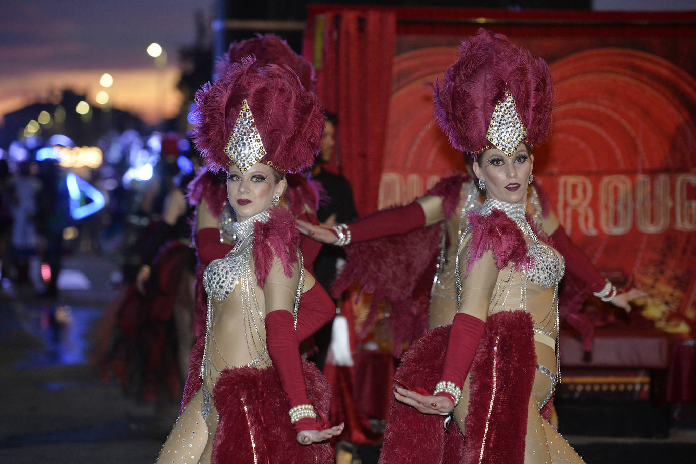Fotos: Plumas, lentejuelas y sátira en el desfile más importante del Carnaval de Cabezo de Torres