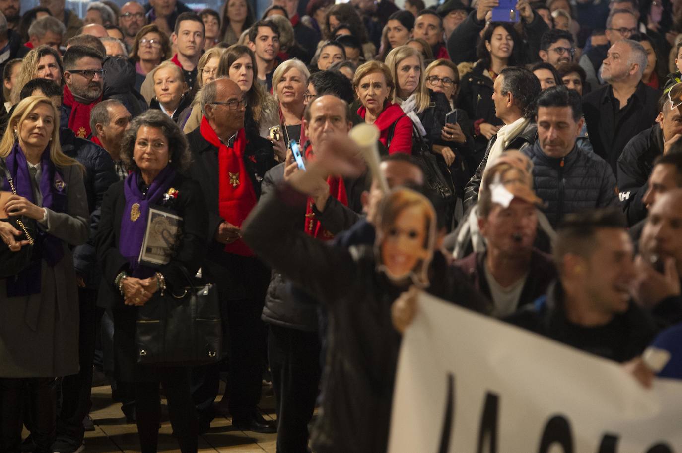 Fotos: Un centenar de funcionarios de Cartagena boicotean el acto de La Llamada