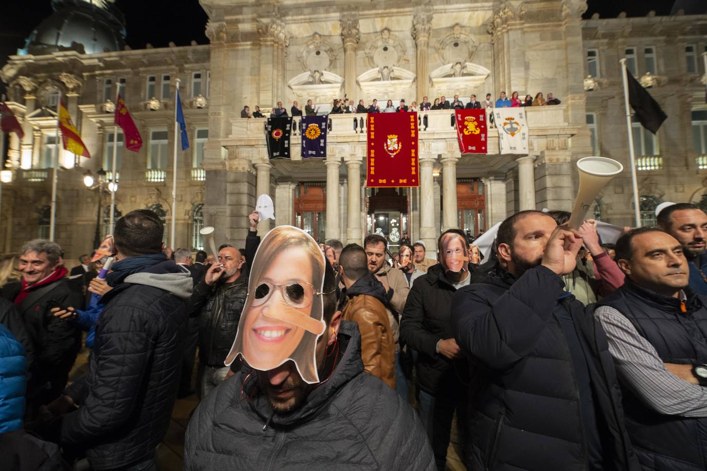 Fotos: Un centenar de funcionarios de Cartagena boicotean el acto de La Llamada