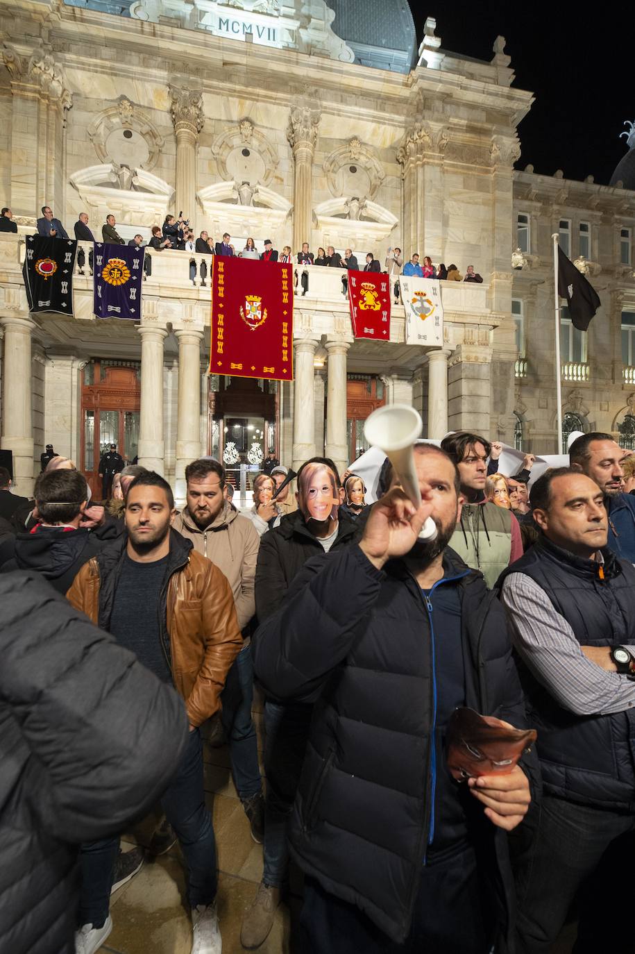 Fotos: Un centenar de funcionarios de Cartagena boicotean el acto de La Llamada