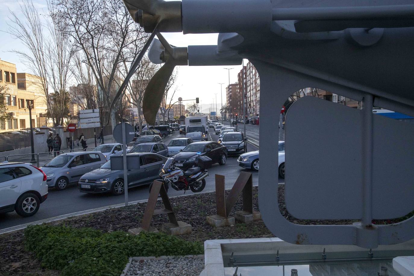Fotos: La manifestación de los funcionarios provoca retenciones en Cartagena