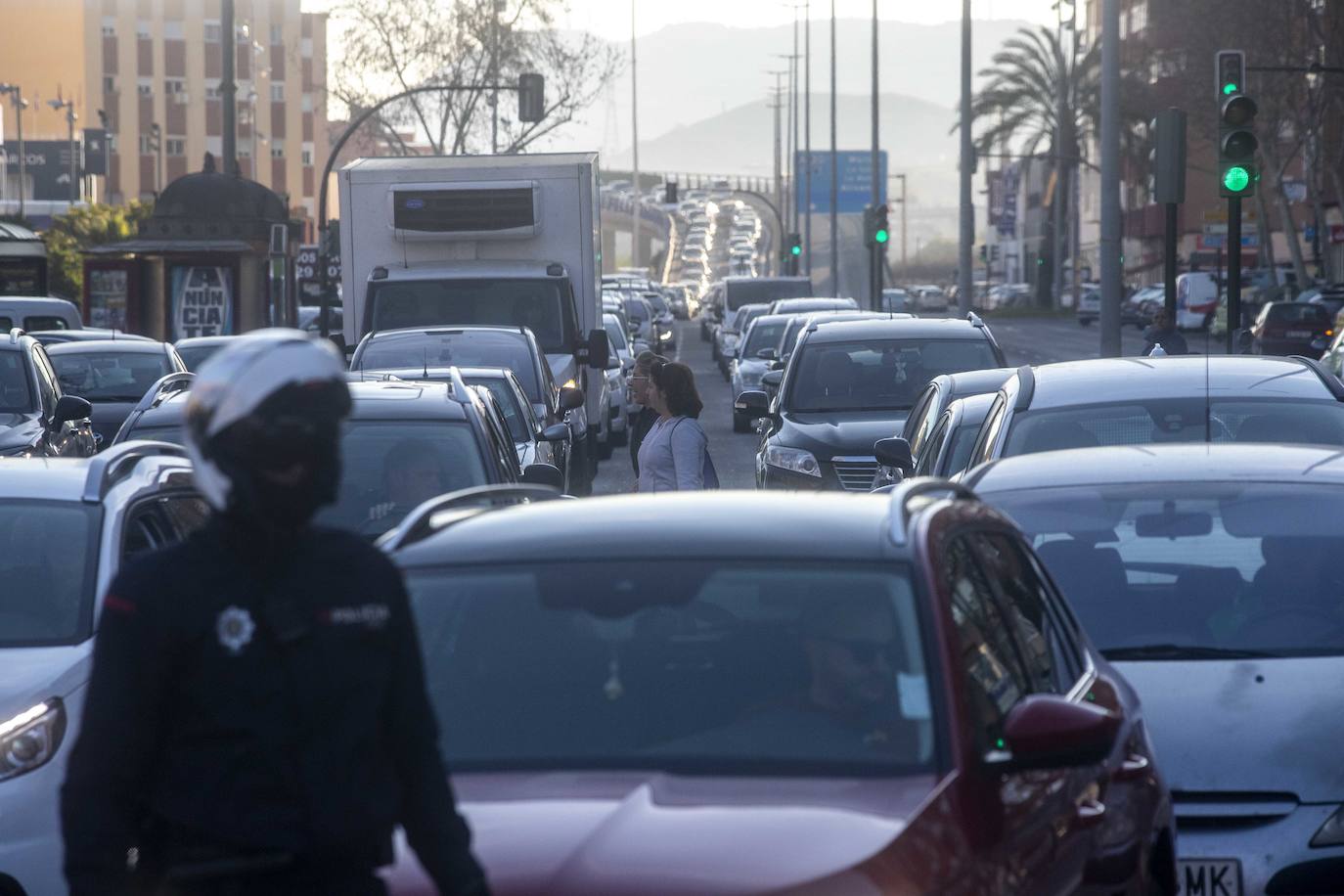 Fotos: La manifestación de los funcionarios provoca retenciones en Cartagena