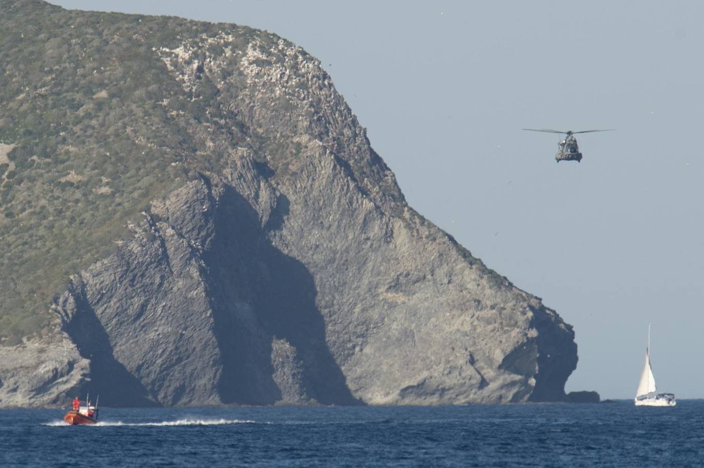 Fotos: Nuevo accidente de un piloto de la AGA en la costa de la Región de Murcia