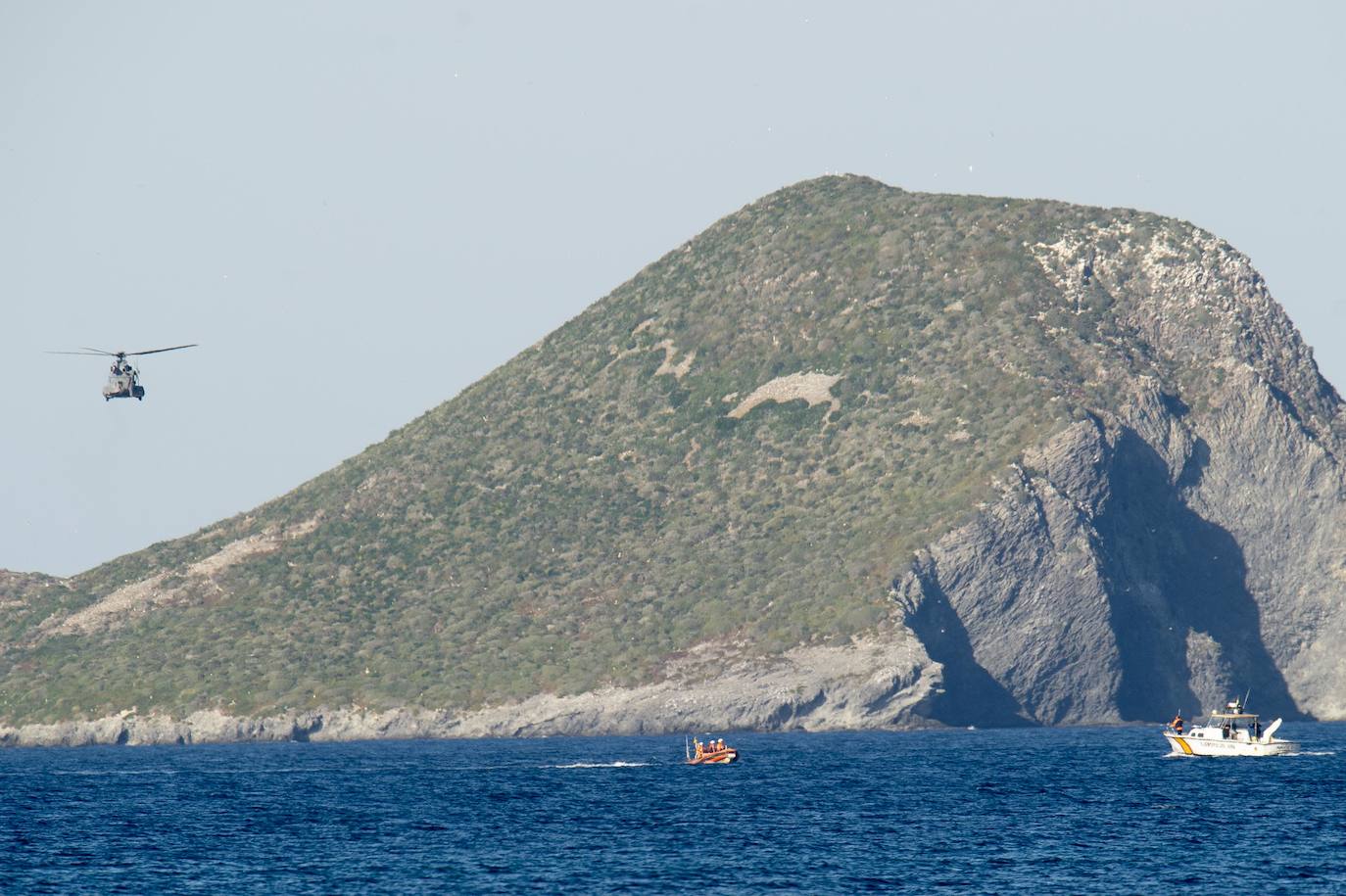 Fotos: Nuevo accidente de un piloto de la AGA en la costa de la Región de Murcia
