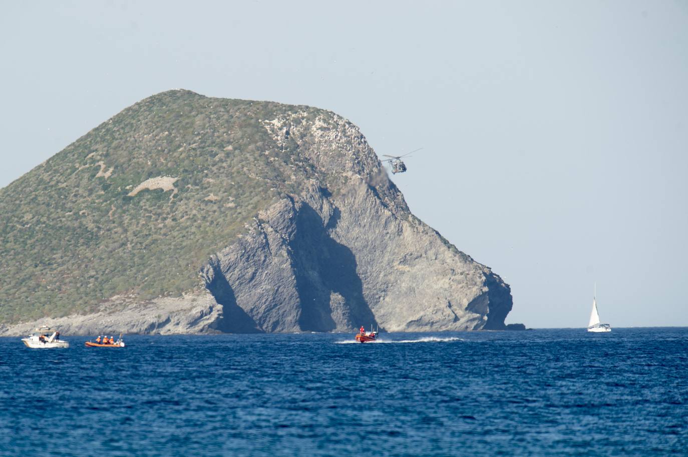 Fotos: Nuevo accidente de un piloto de la AGA en la costa de la Región de Murcia