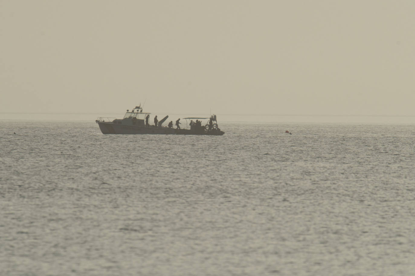 Fotos: Encuentran los restos del piloto de la AGA fallecido tras caer al mar frente a La Manga