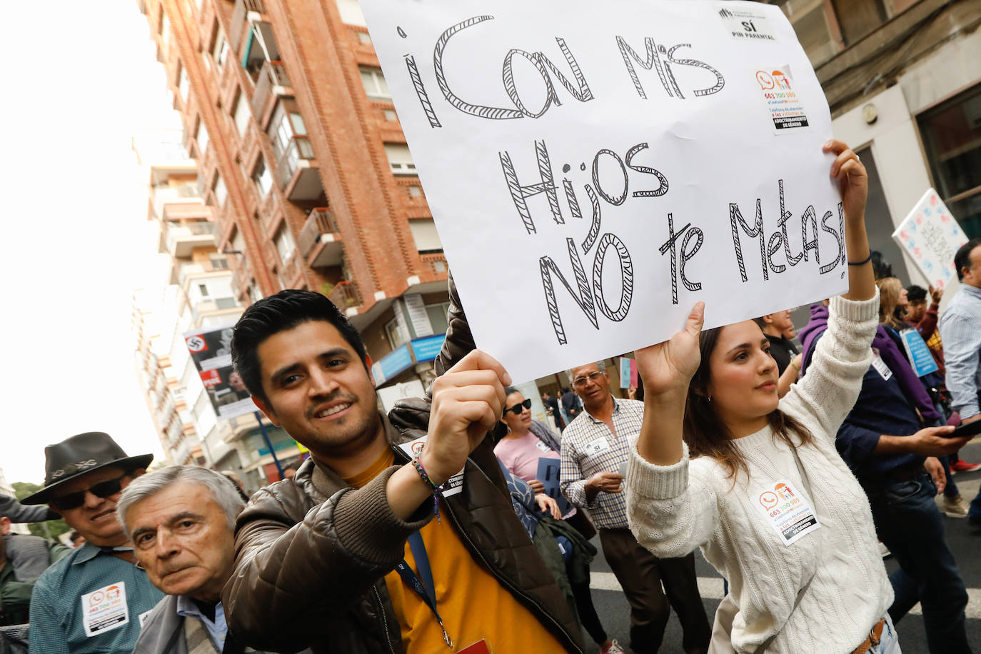 Fotos: «Nuestros hijos son nuestros», claman varios miles de personas en Murcia