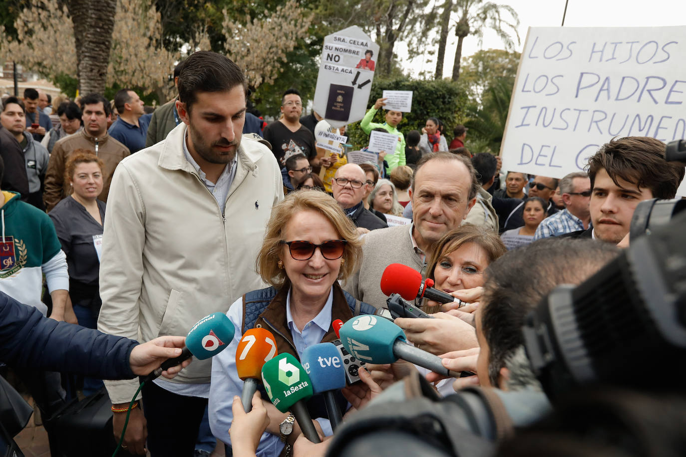 Fotos: «Nuestros hijos son nuestros», claman varios miles de personas en Murcia