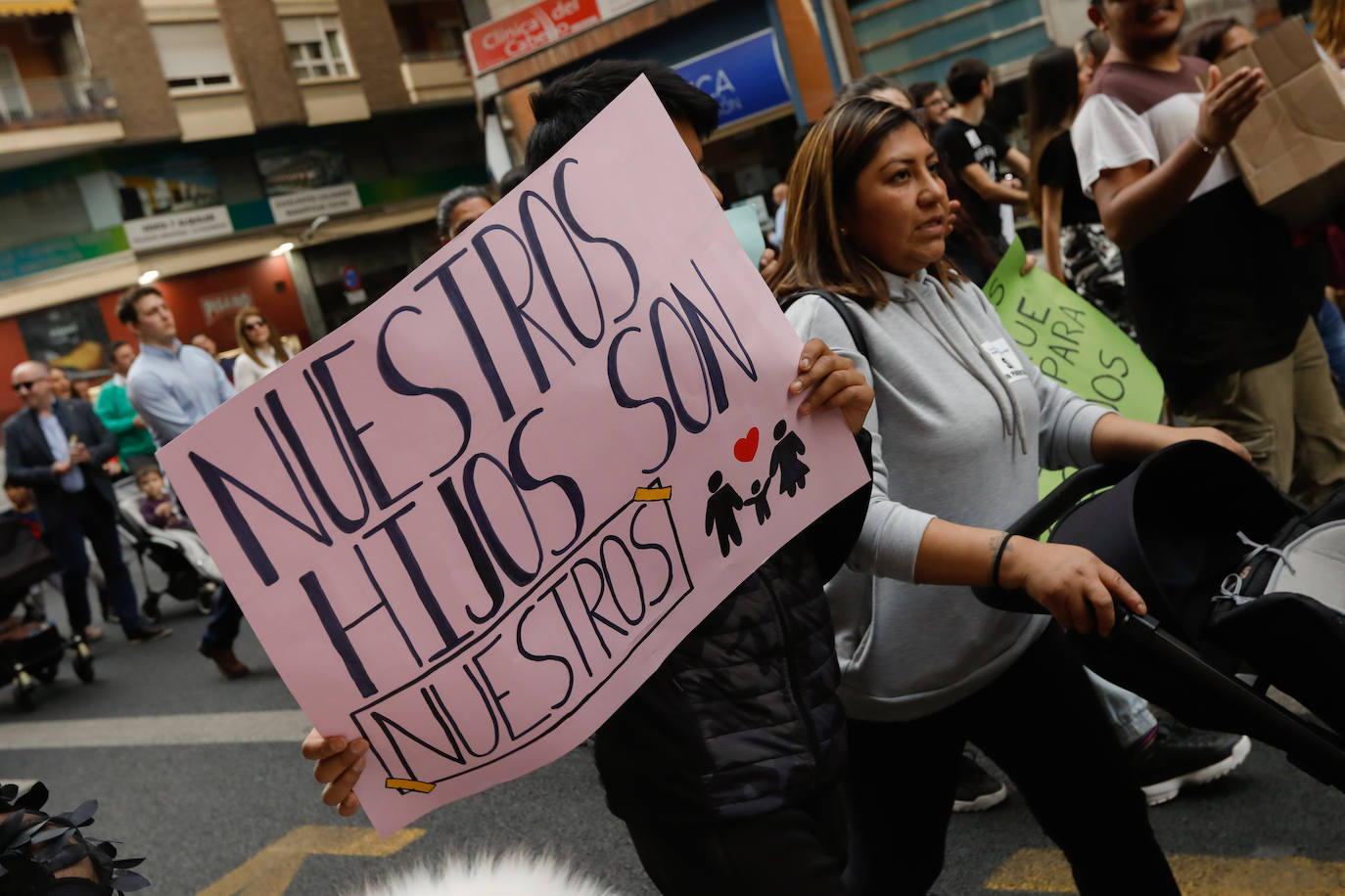 Fotos: «Nuestros hijos son nuestros», claman varios miles de personas en Murcia