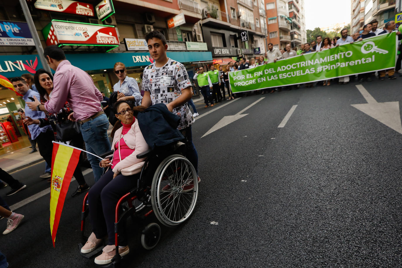 Fotos: «Nuestros hijos son nuestros», claman varios miles de personas en Murcia