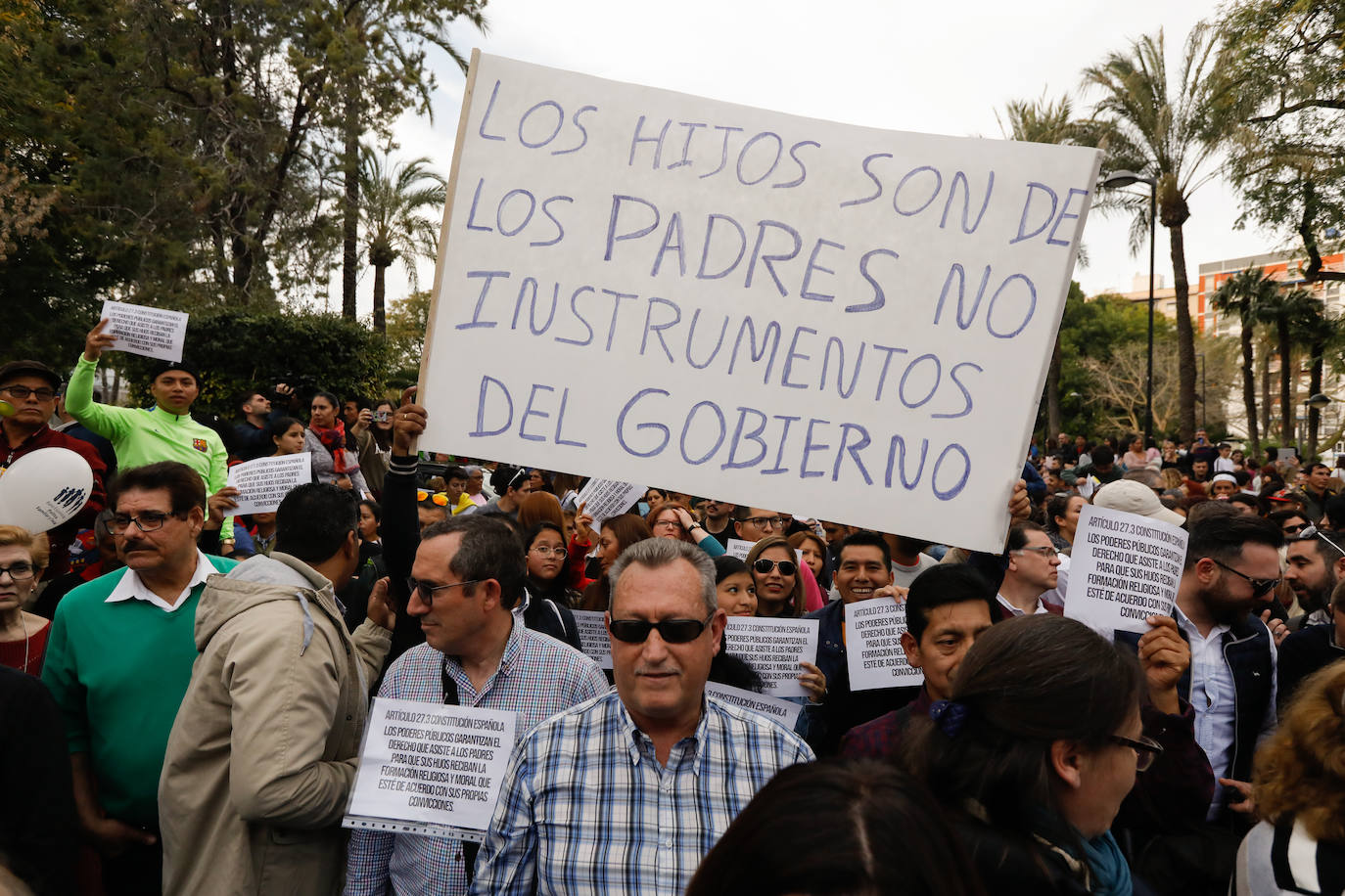 Fotos: «Nuestros hijos son nuestros», claman varios miles de personas en Murcia