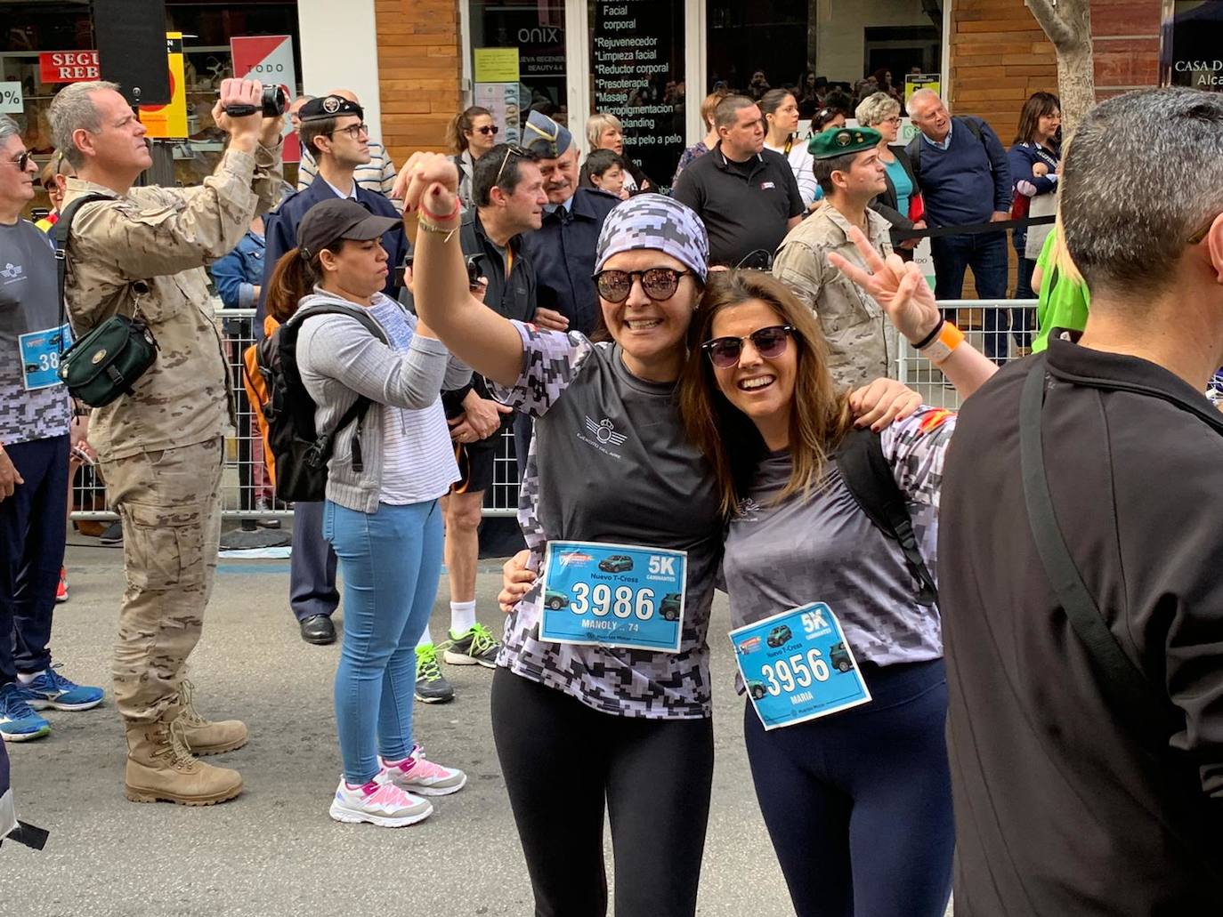 El corredor del Filippedes de Moratalla completa los 14 kilómetros en la VII Carrera Popular de la Base Aérea en 46:45 minutos, por los 57:12 para la atleta del Fondistas de Yecla