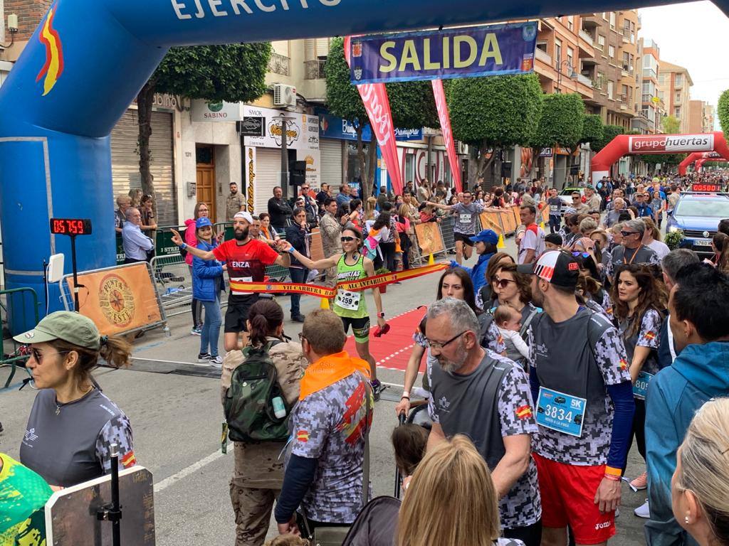 El corredor del Filippedes de Moratalla completa los 14 kilómetros en la VII Carrera Popular de la Base Aérea en 46:45 minutos, por los 57:12 para la atleta del Fondistas de Yecla