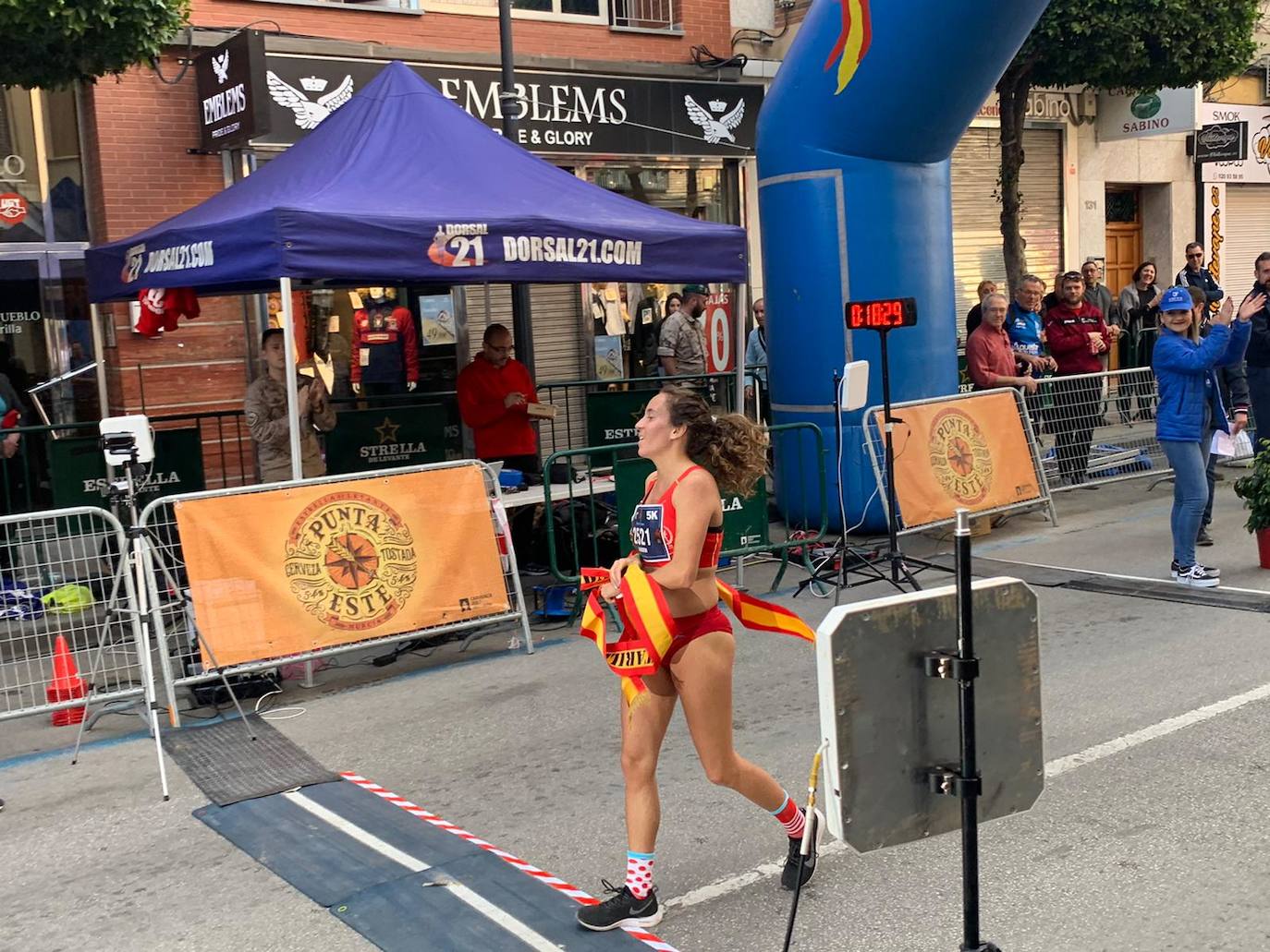 El corredor del Filippedes de Moratalla completa los 14 kilómetros en la VII Carrera Popular de la Base Aérea en 46:45 minutos, por los 57:12 para la atleta del Fondistas de Yecla