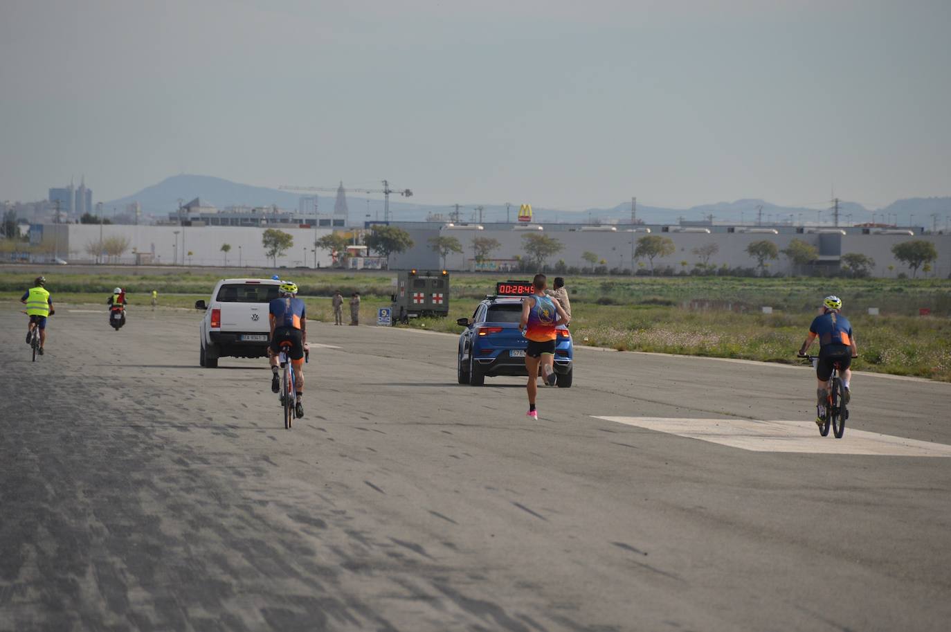 El corredor del Filippedes de Moratalla completa los 14 kilómetros en la VII Carrera Popular de la Base Aérea en 46:45 minutos, por los 57:12 para la atleta del Fondistas de Yecla