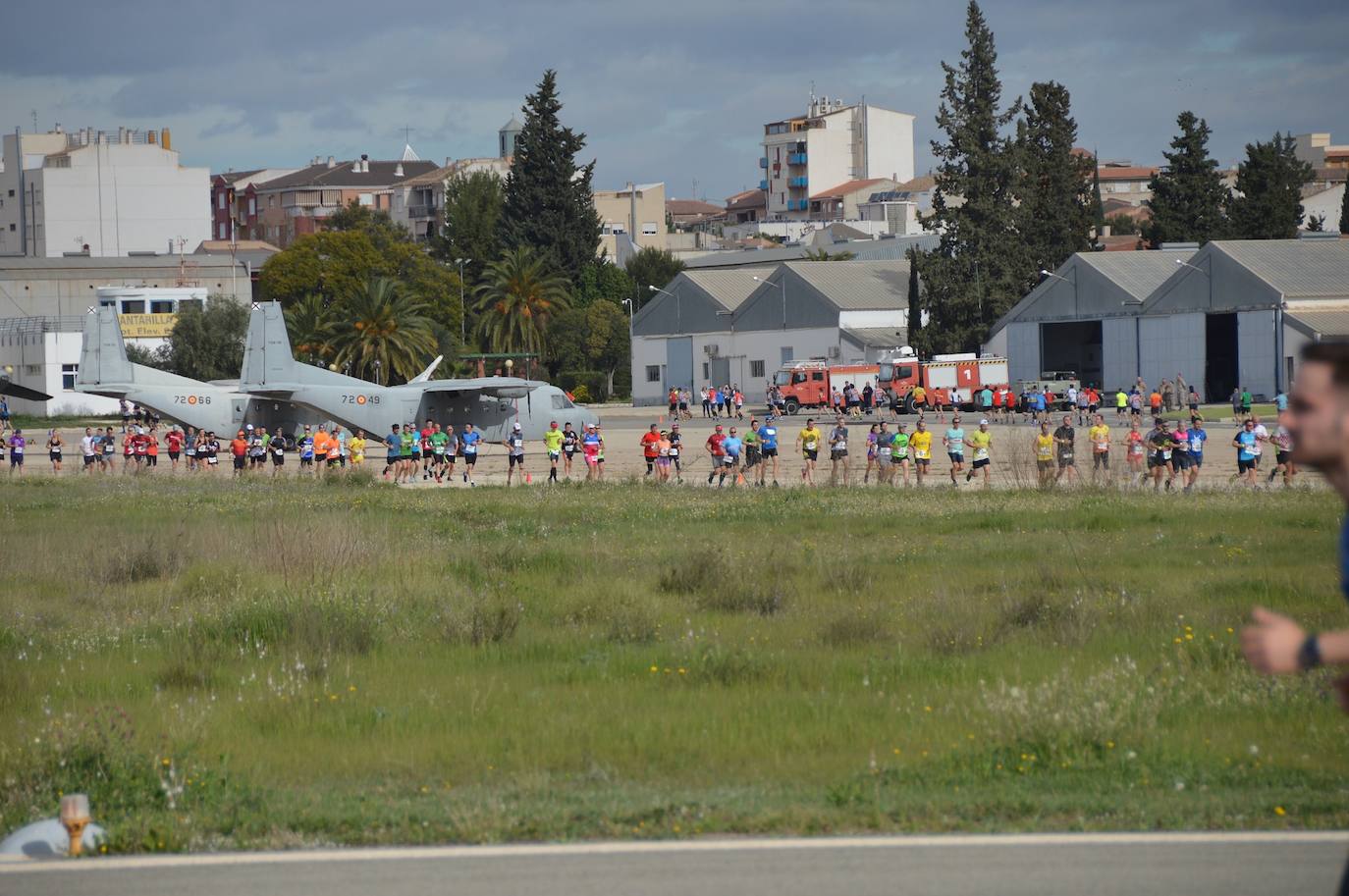 El corredor del Filippedes de Moratalla completa los 14 kilómetros en la VII Carrera Popular de la Base Aérea en 46:45 minutos, por los 57:12 para la atleta del Fondistas de Yecla