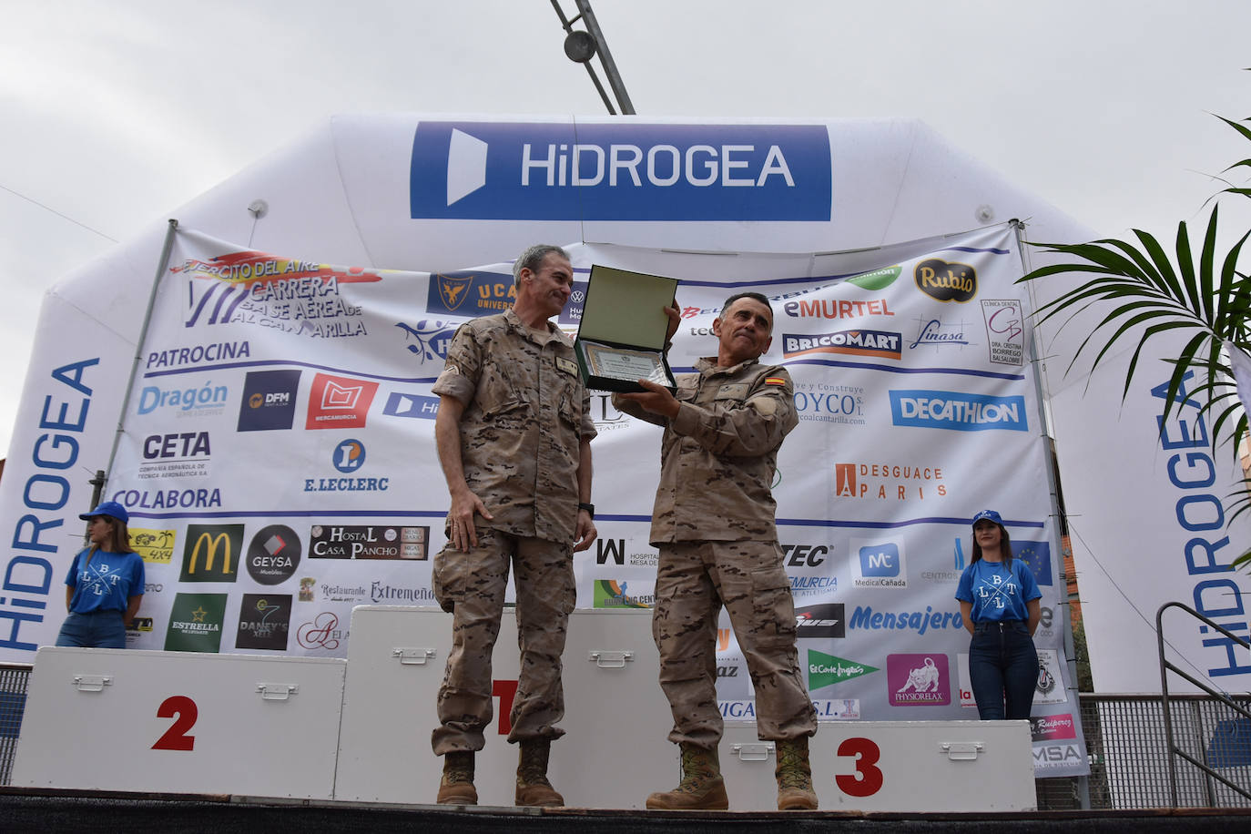 El corredor del Filippedes de Moratalla completa los 14 kilómetros en la VII Carrera Popular de la Base Aérea en 46:45 minutos, por los 57:12 para la atleta del Fondistas de Yecla