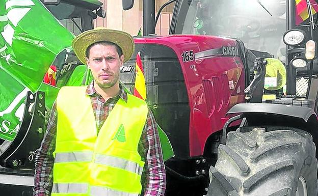 Abel Espinosa acudió el viernes con su tractor a la protesta celebrada en León.