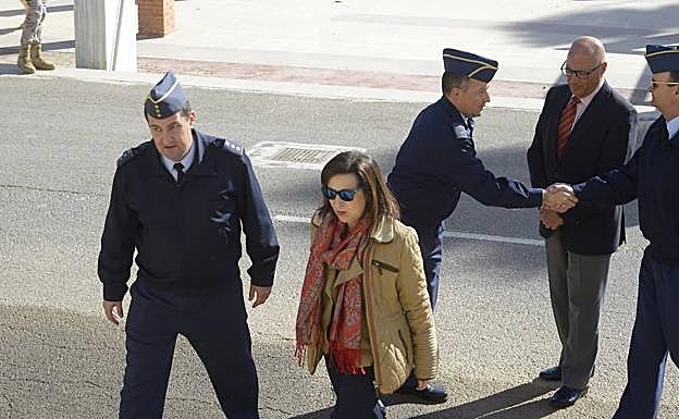 Visita de la ministra de Defensa a la AGA, este lunes.