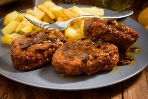 Filetes de carne de ternera con salsa de champiñones