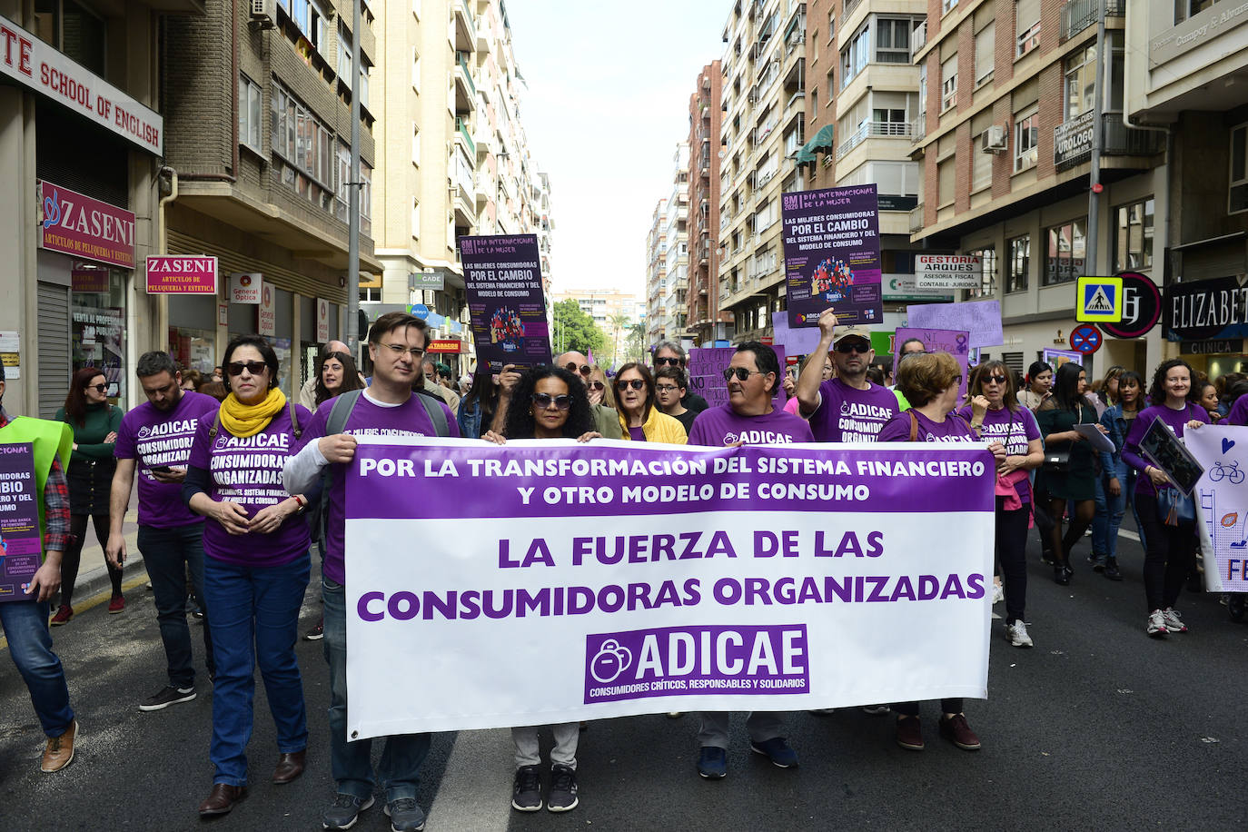 Fotos: Miles de voces claman en Murcia contra la desigualdad de las mujeres