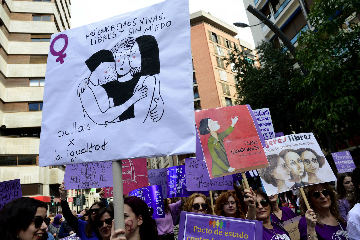 Fotos: Miles de voces claman en Murcia contra la desigualdad de las mujeres