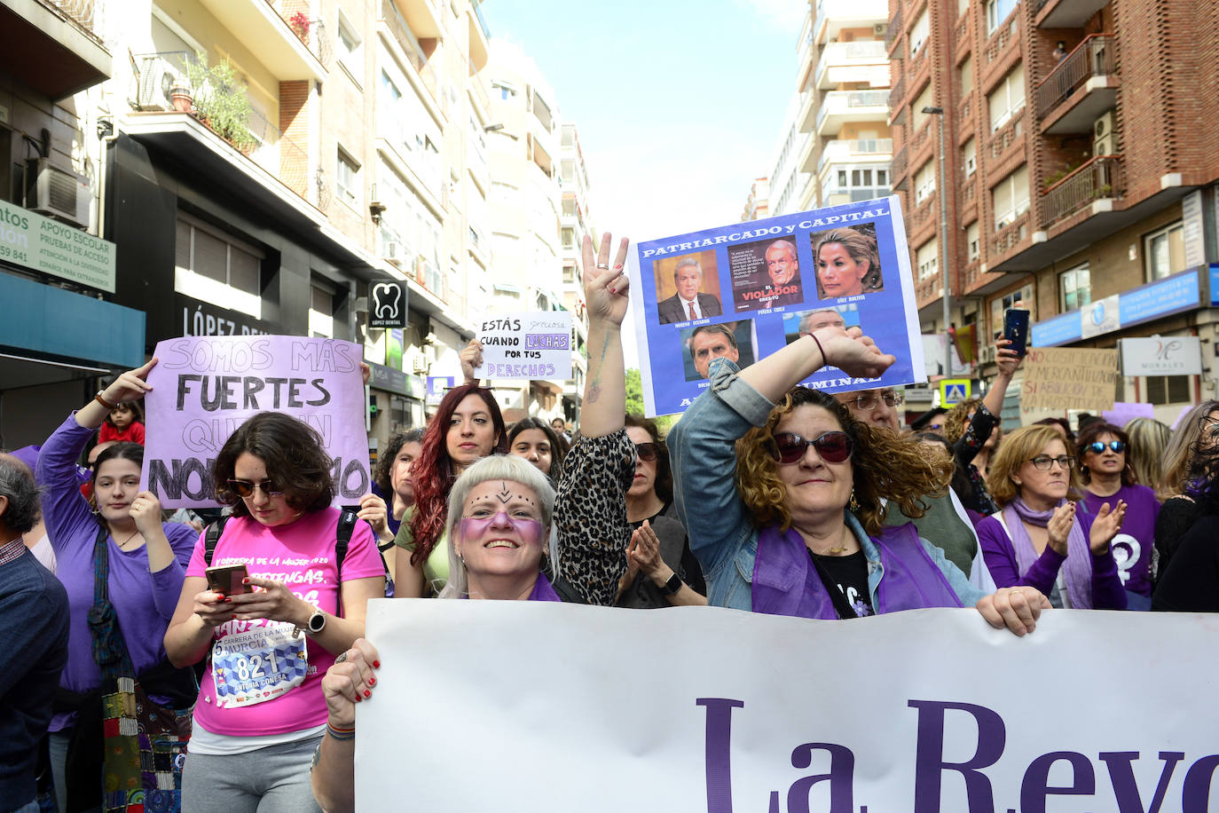 Fotos: Miles de voces claman en Murcia contra la desigualdad de las mujeres