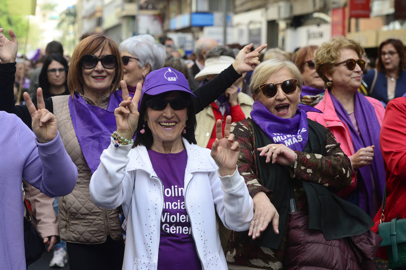 Fotos: Miles de voces claman en Murcia contra la desigualdad de las mujeres