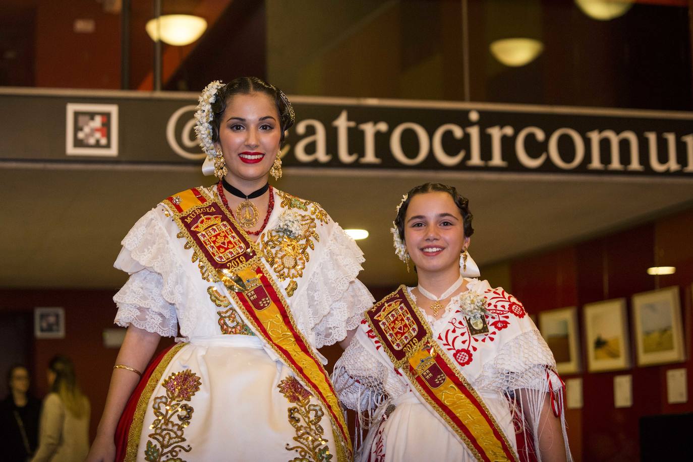 El Teatro Circo acogió la gala 'Un año de reinado', en la que Isabel López y Candela Sánchez dijeron adiós al cargo