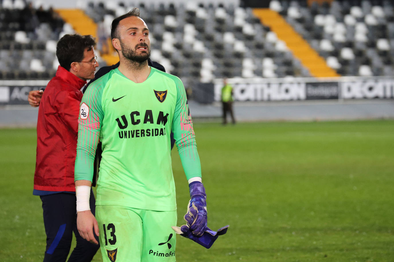 Fotos: El UCAM cae por la mínima en Badajoz