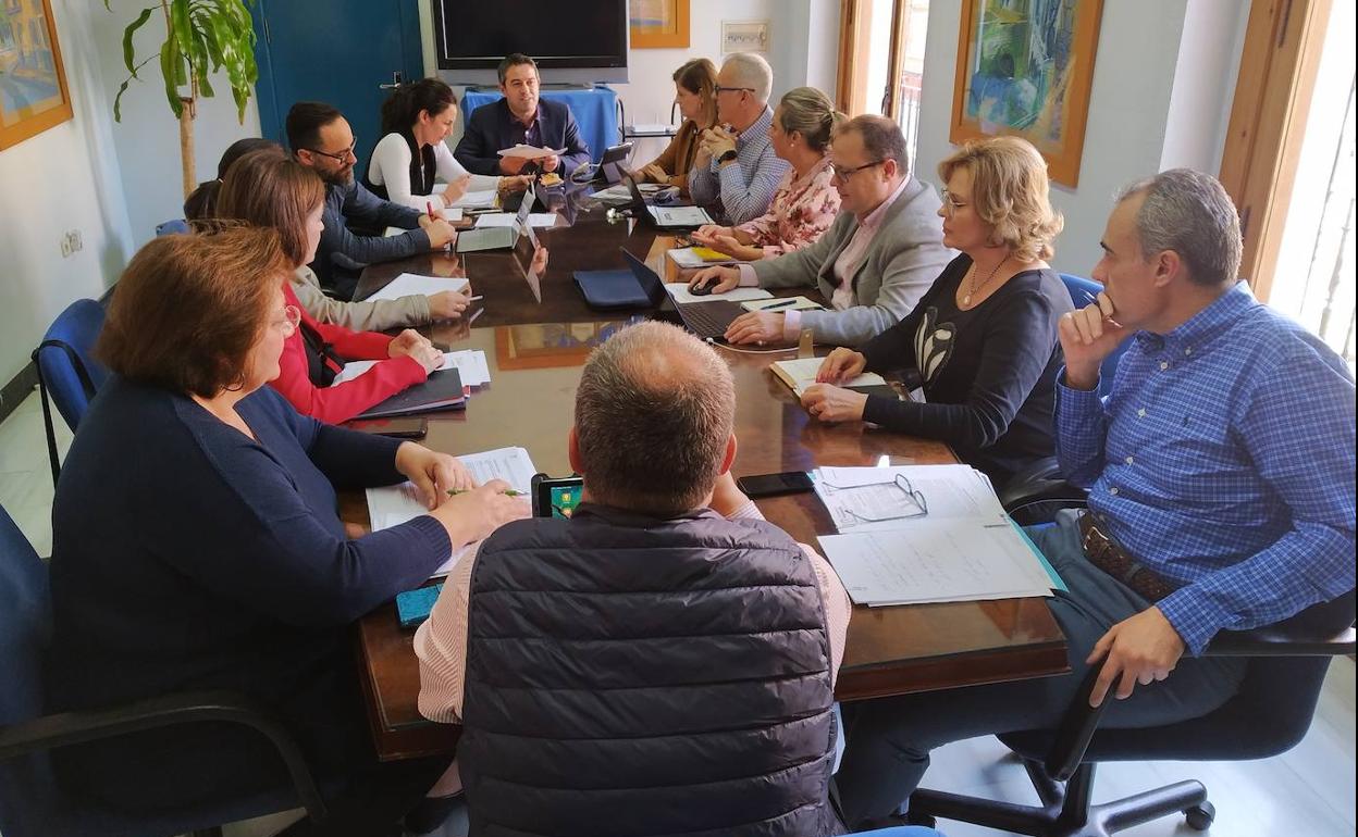 Imagen de la Junta de Gobierno, donde se aprobaron esta mañana las bases del certamen literario. 