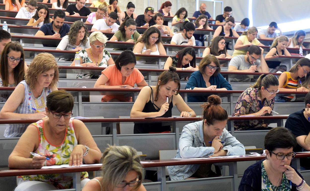 Imagen de archivo de un examen de las oposiciones del SMS.