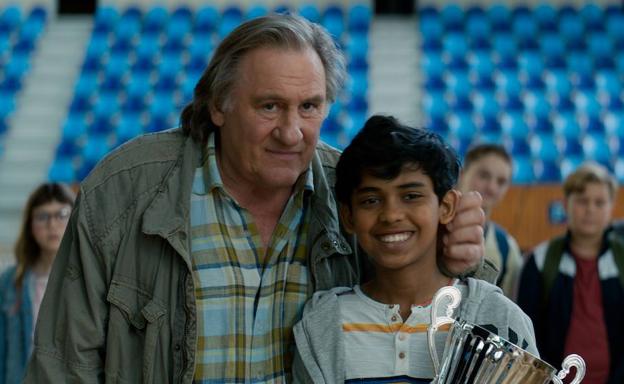 Gérard Depardieu y Assad Ahmed en 'Fahim'.