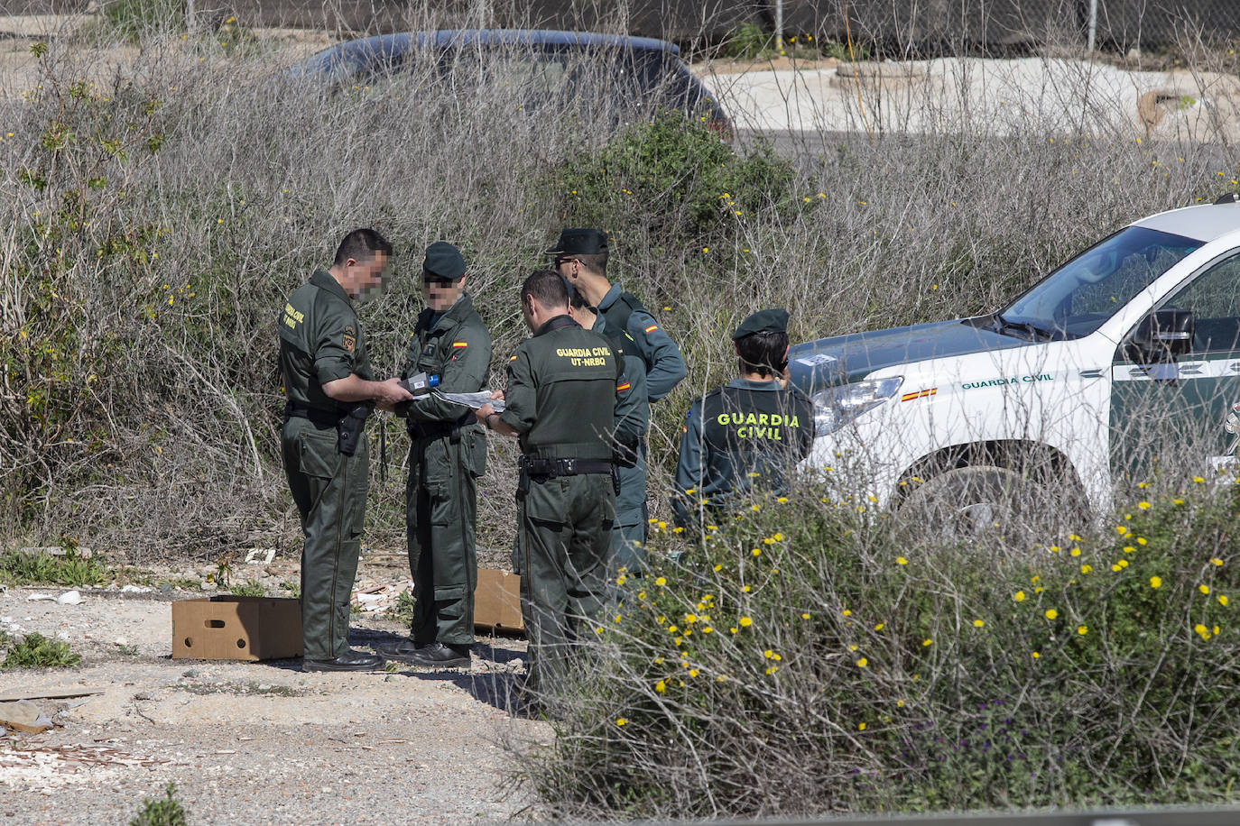 Fotos: La Guardia Civil mide los niveles de radiactividad en los suelos del Hondón