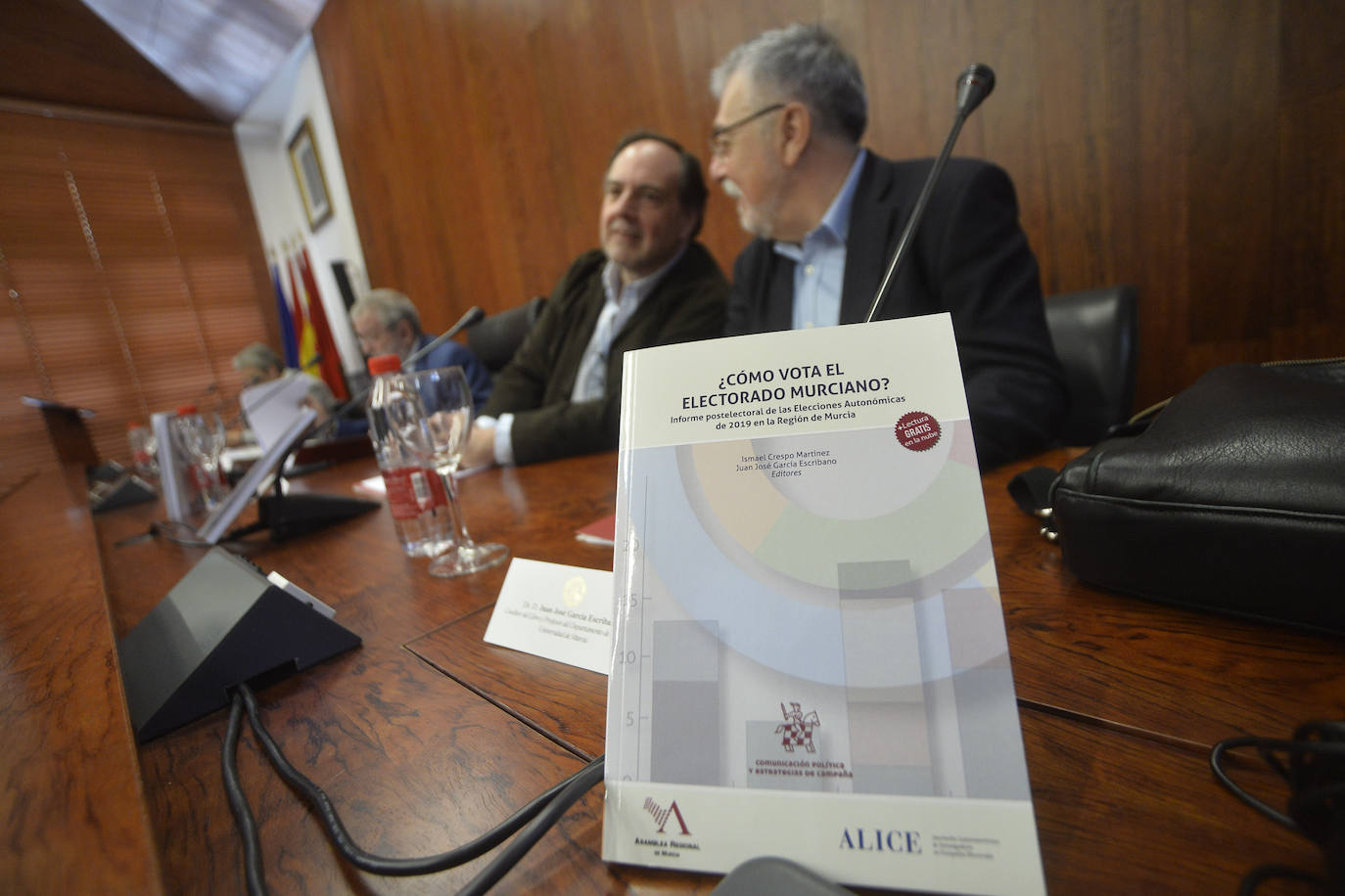 Fotos: Presentación del libro ‘¿Cómo vota el electorado murciano?’