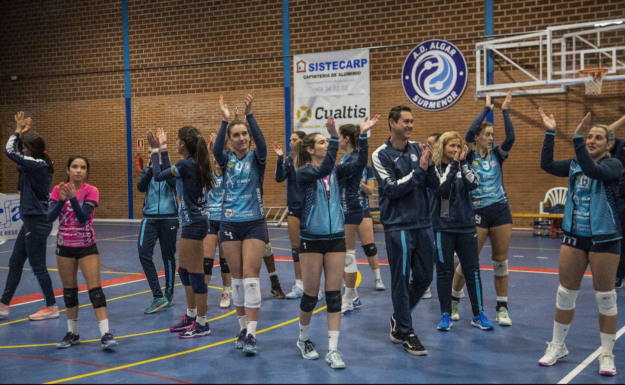 Las jugadoras del Algar Surmenor celebrando la permanencia.