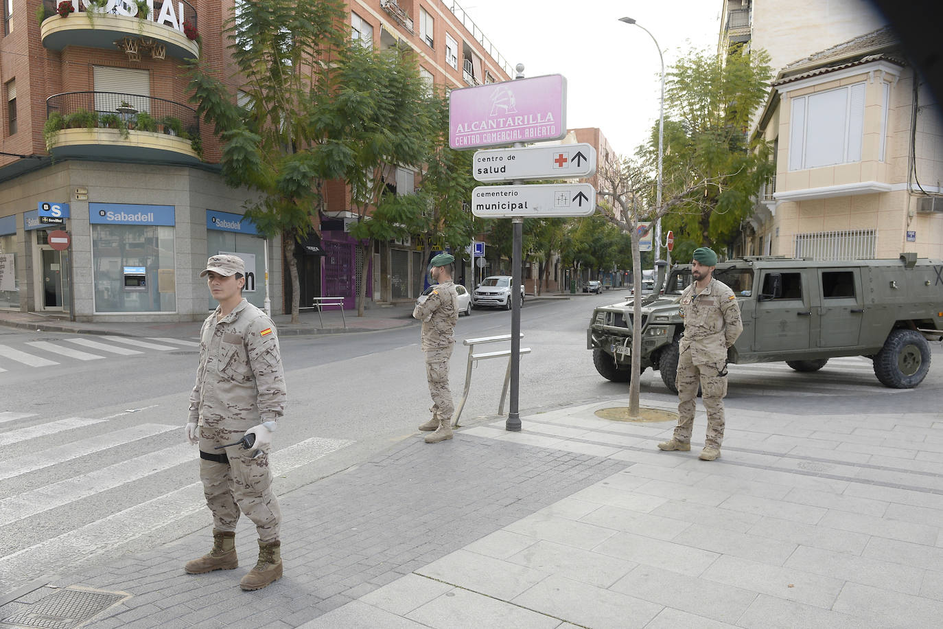 Fotos: Defensa despliega un escuadrón de zapadores paracaidistas en Alcantarilla