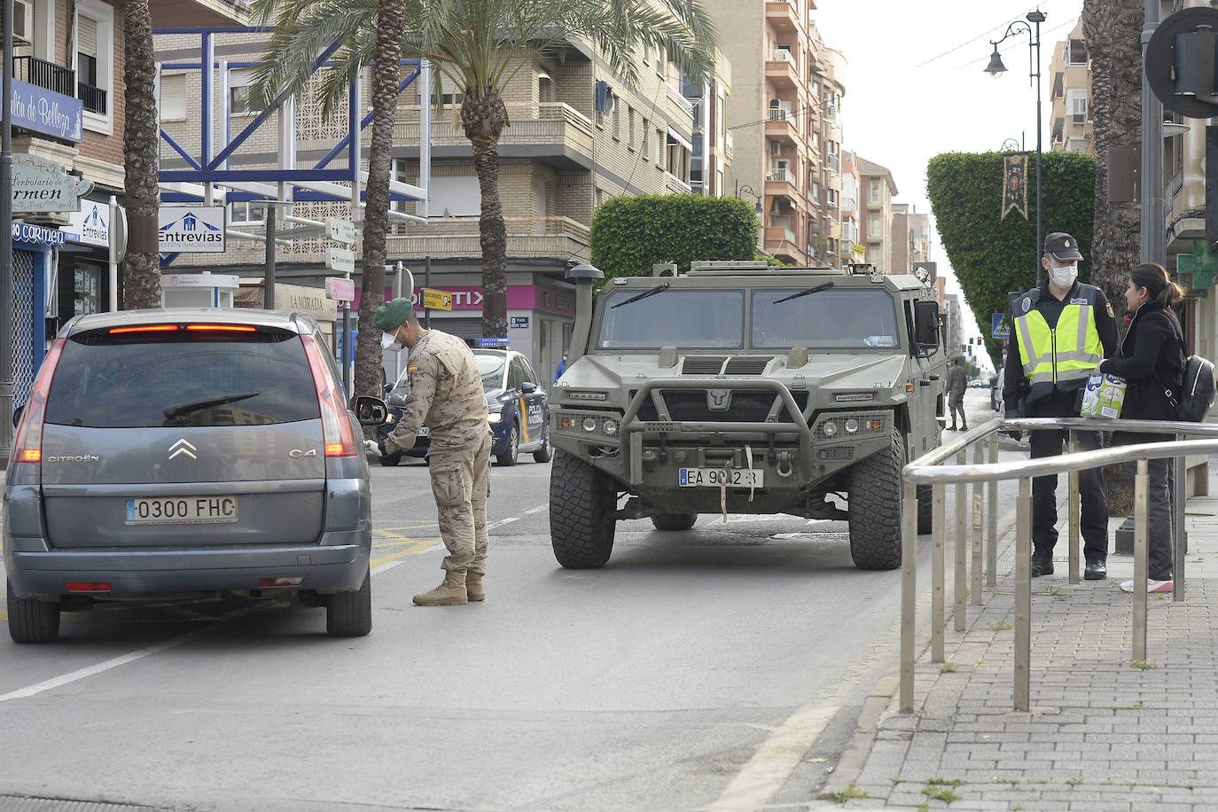 Fotos: Defensa despliega un escuadrón de zapadores paracaidistas en Alcantarilla