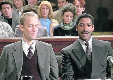 Imagen secundaria 1 - Arriba, escena de 'El club de los poetas muertos'. Abajo, a la izquierda, Tom Hanks y Denzel Washington en 'Philadelphia'; a la derecha, Diane Keaton en 'Annie Hall'. 