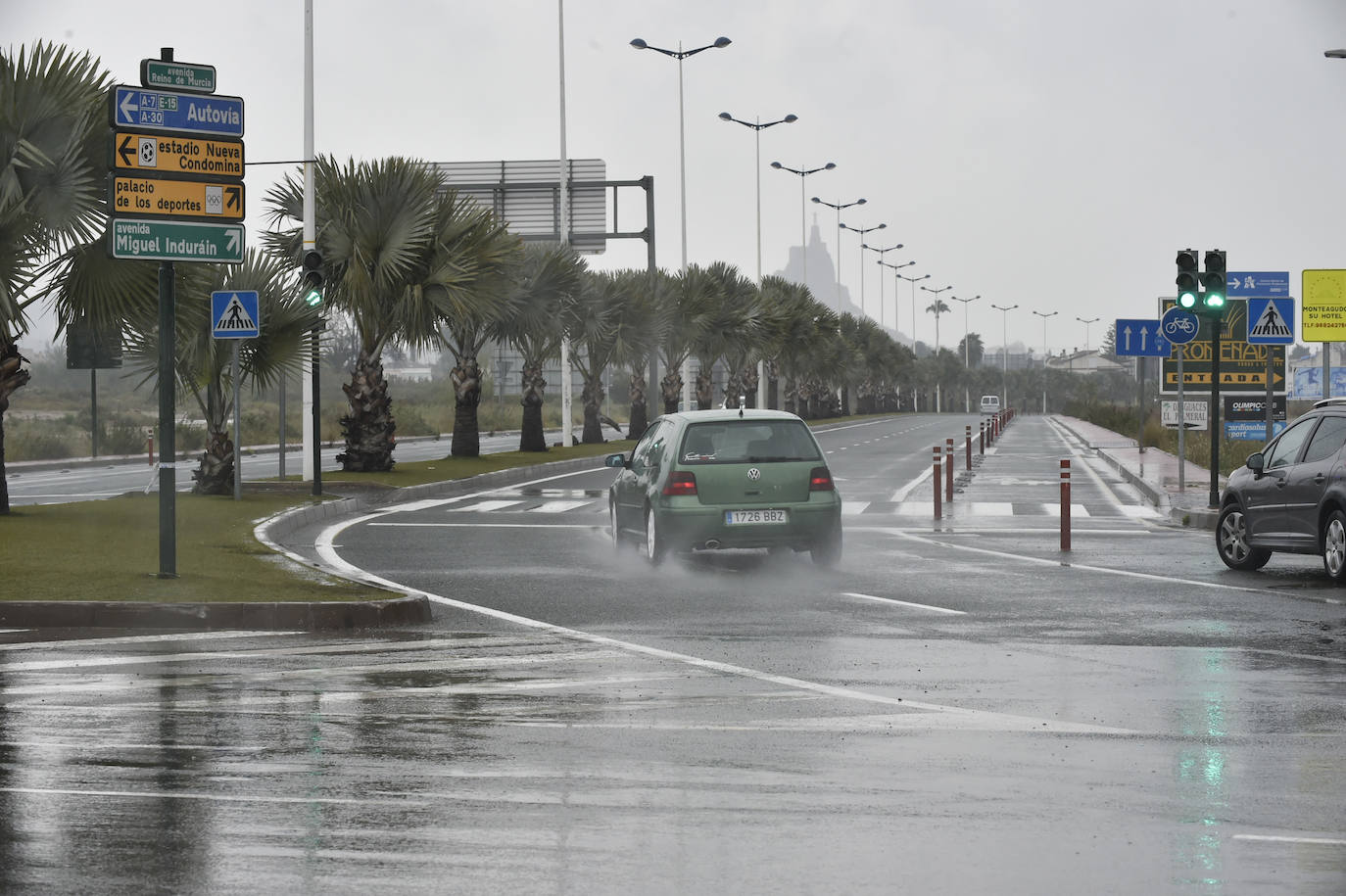 Efectos del temporal en la avenida del Reino de Murcia.