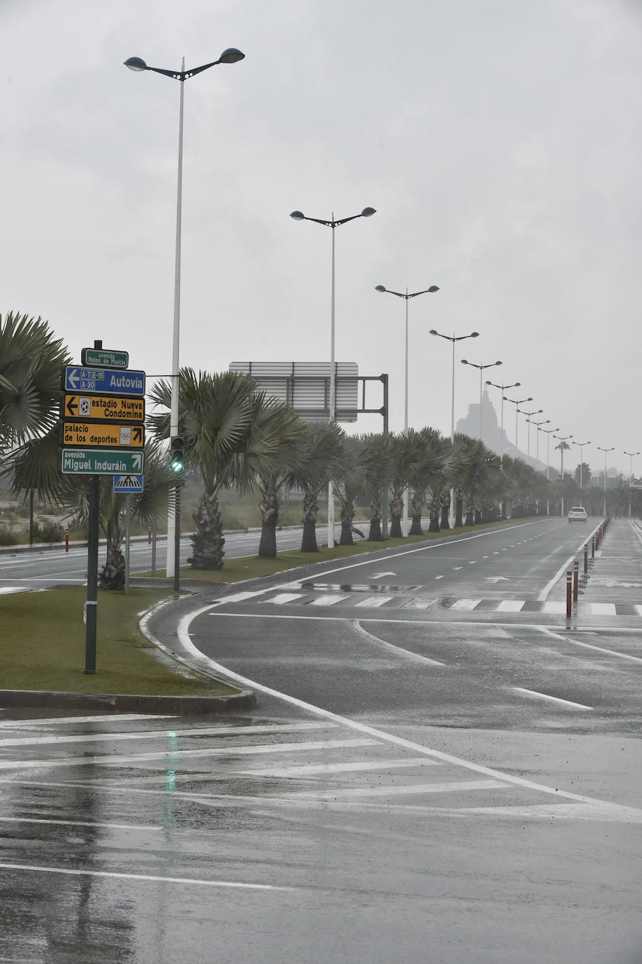 Efectos del temporal en la avenida del Reino de Murcia.