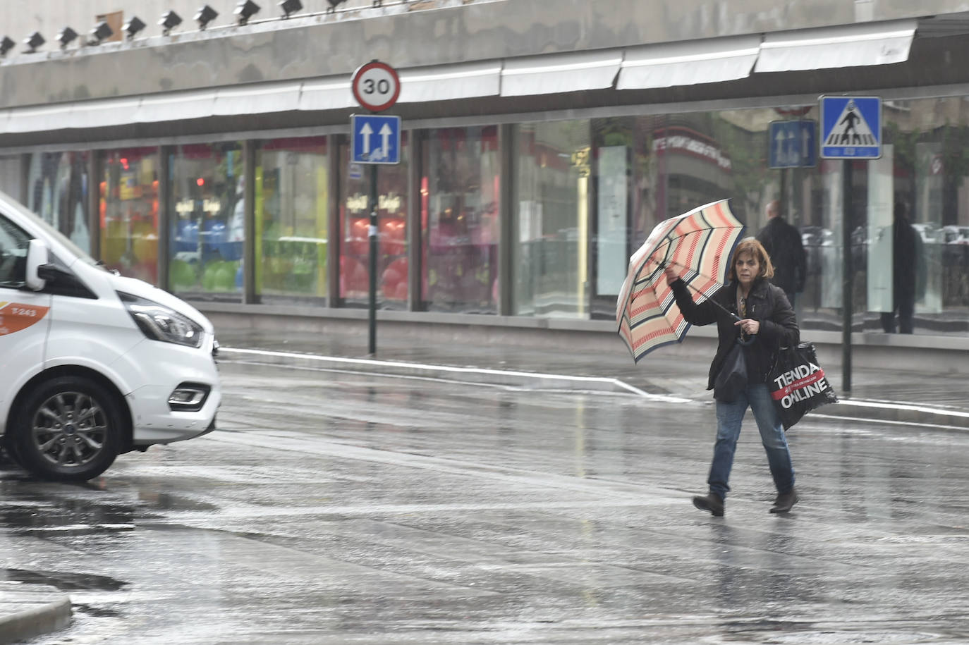 Efectos del temporal en el centro de Murcia.