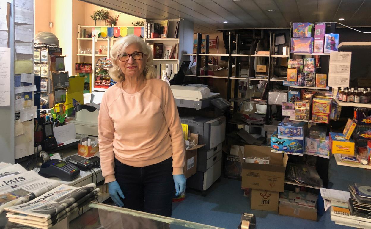 María Elvira Fernández, en su tienda de La Alberca, en Murcia. 