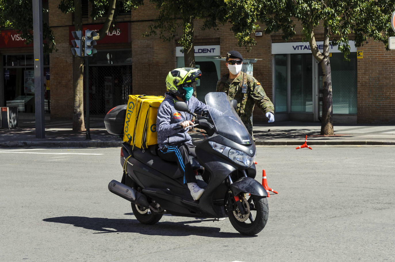 Fotos: Cerco en las carreteras a las escapadas de fin de semana