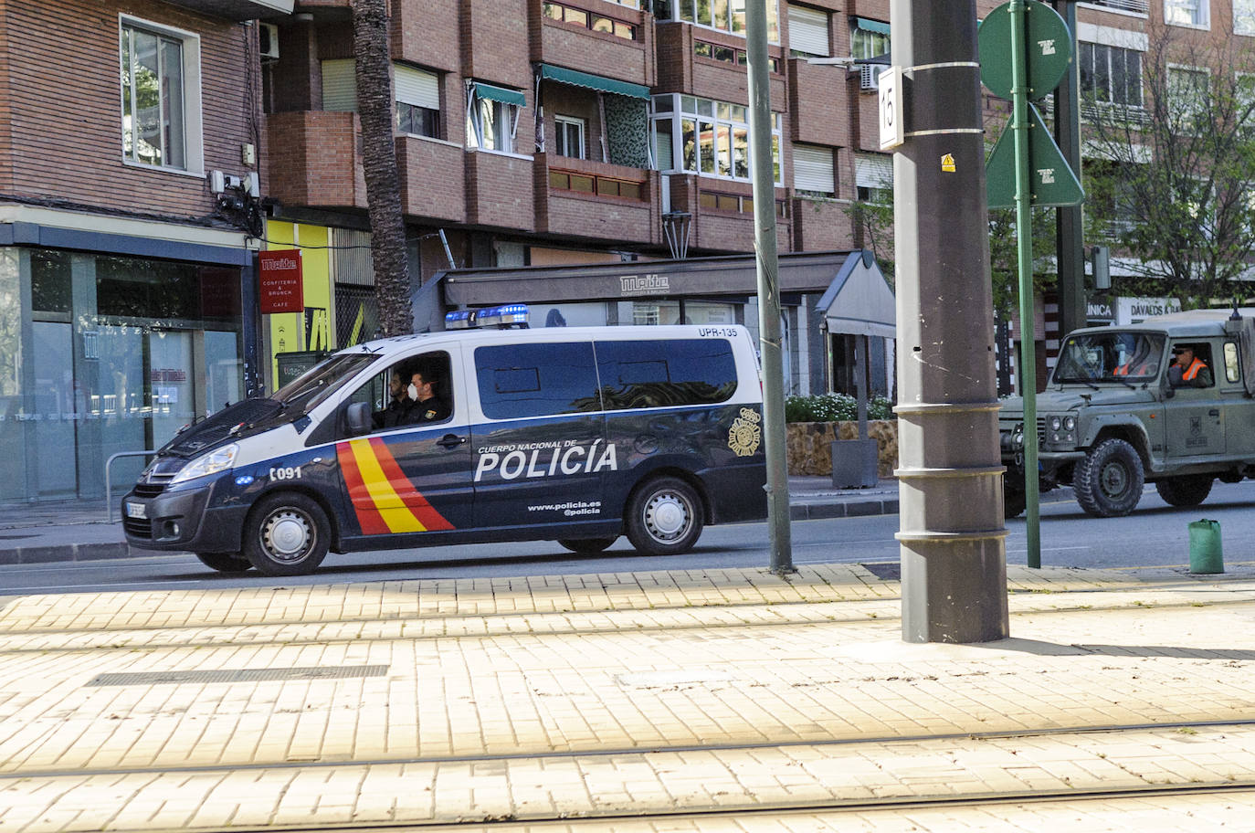 Fotos: Cerco en las carreteras a las escapadas de fin de semana